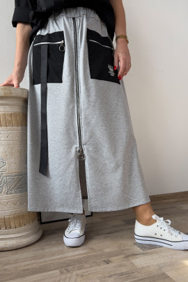 Sivá sukňa s vreckami